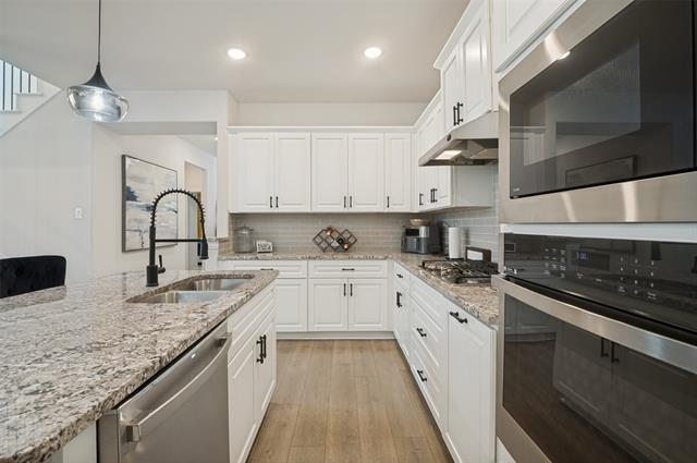 Building Photo - 656 Bethpage Dr