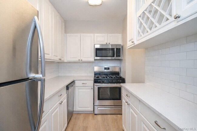 Building Photo - 21 Fairview Ave