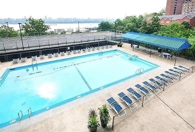 Building Photo - 9060 Palisade Ave