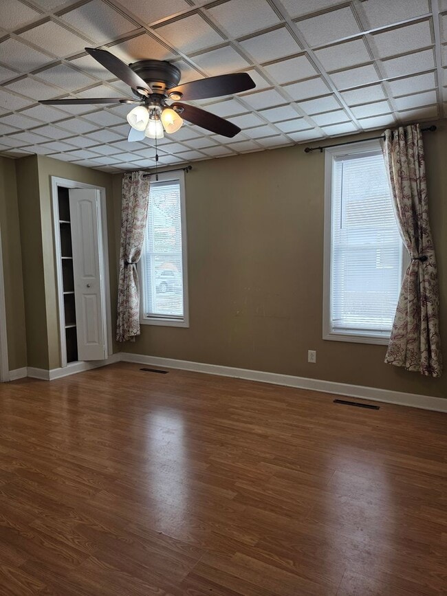 Building Photo - Spacious Home Across from University of Findlay