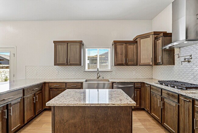 Building Photo - 649 La Entrada Cir