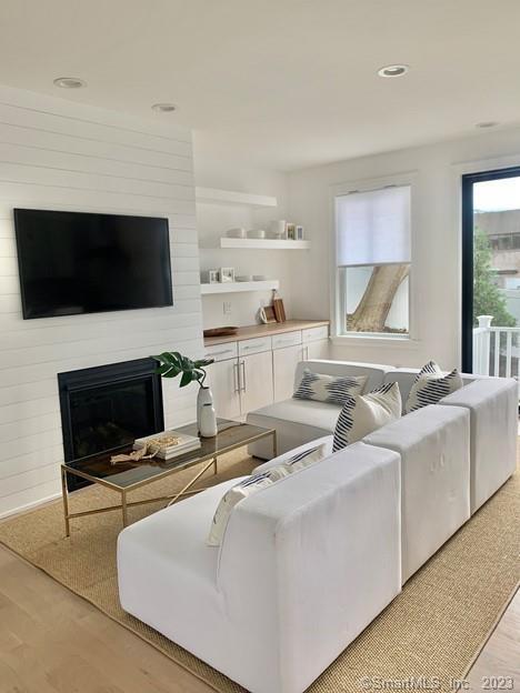 Building Photo - 70 Seminary St