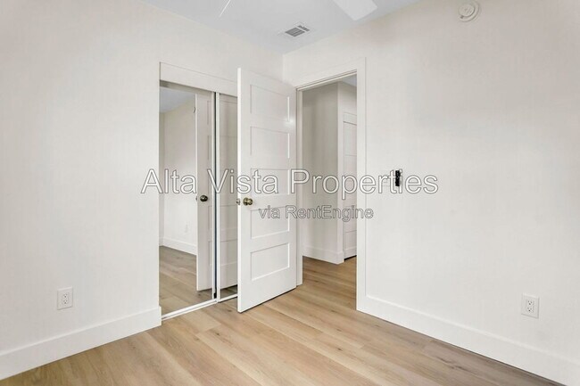 Building Photo - 13438 Buxton Ave