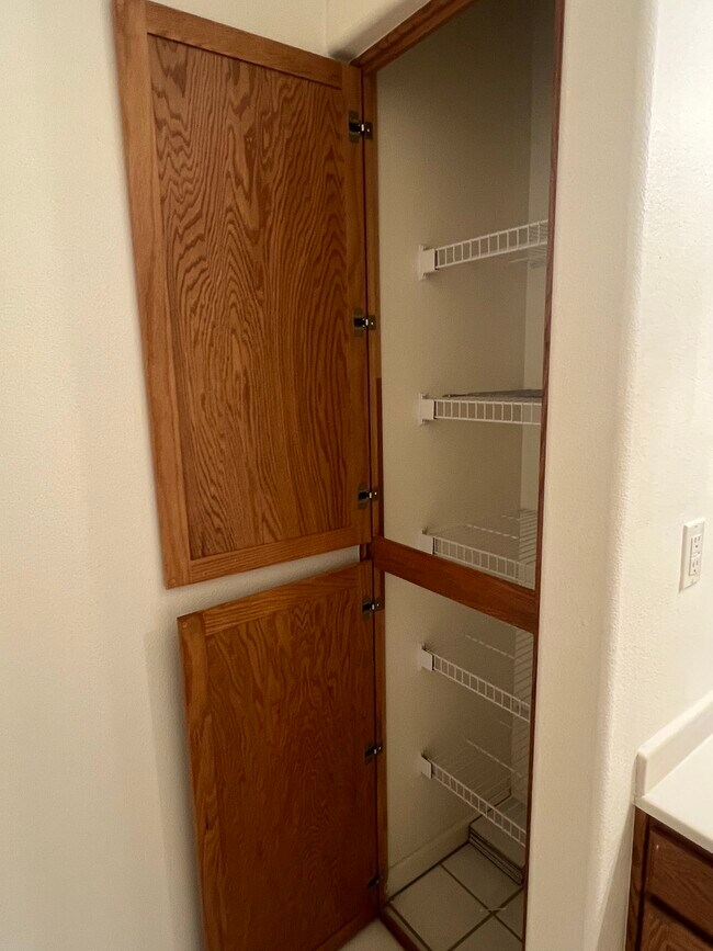 Building Photo - 5427 S Dover St