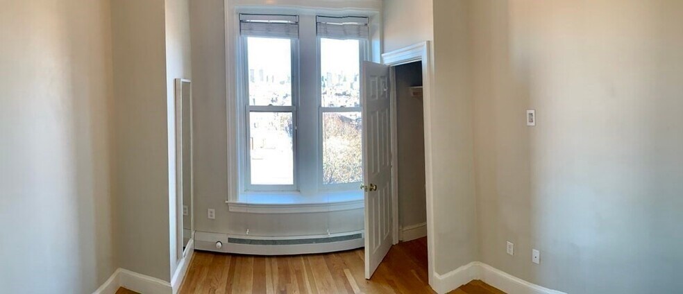 Building Photo - 483 Beacon St