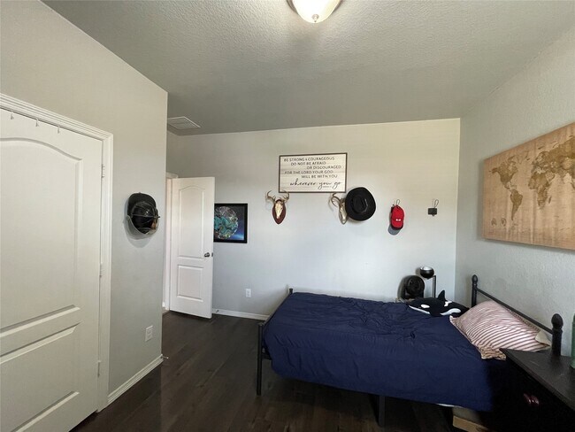 Building Photo - 25511 Northpark Lake Dr
