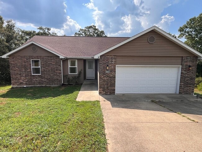 Primary Photo - LARGE 4/3 with so much to offer! Waynesville School District