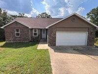 Building Photo - LARGE 4/3 with so much to offer! Waynesvil...