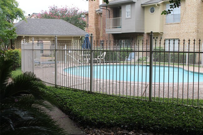 Building Photo - 11201 Lynbrook Dr