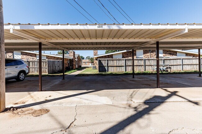 Building Photo - 140 N Troy Ave