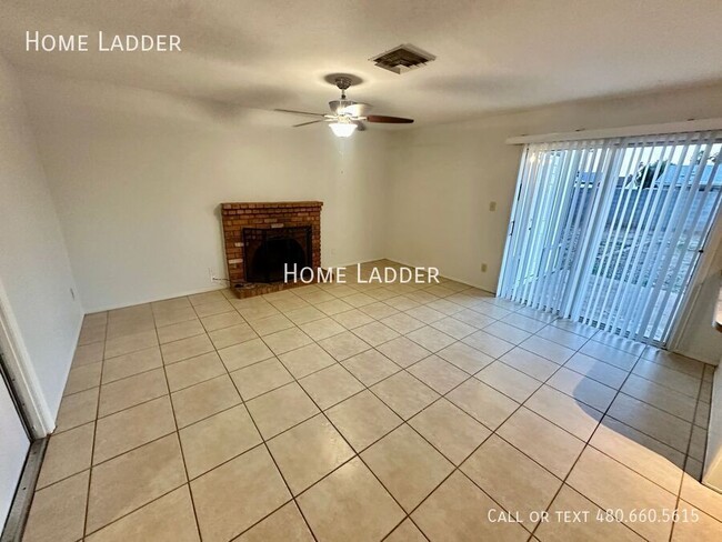 Building Photo - 2311 W Olla Ave