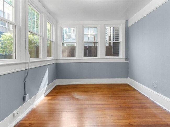 Building Photo - 164 4th St NE