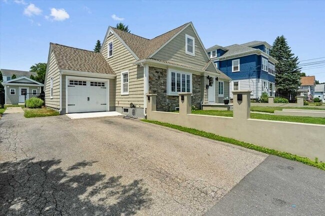 Building Photo - 474 Burncoat St
