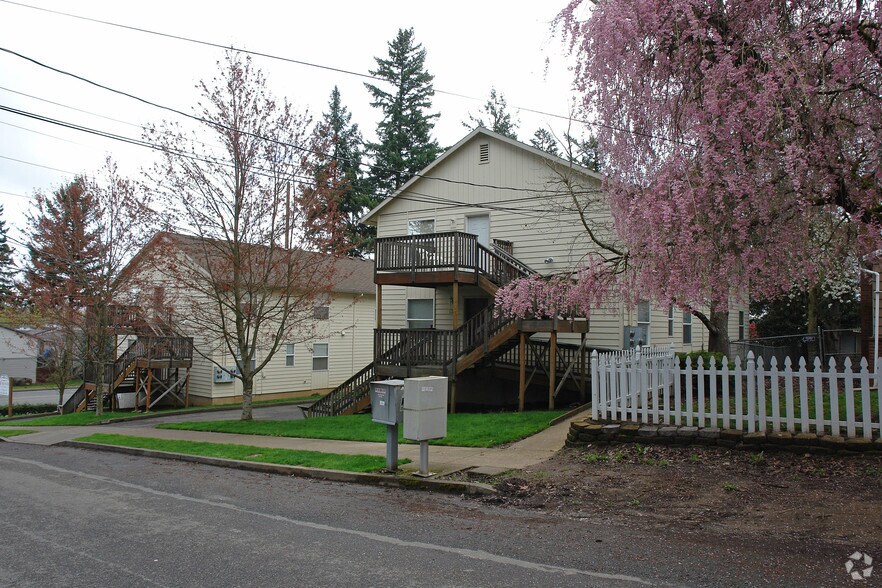 Exterior Photo - McKenzie Court Apartments