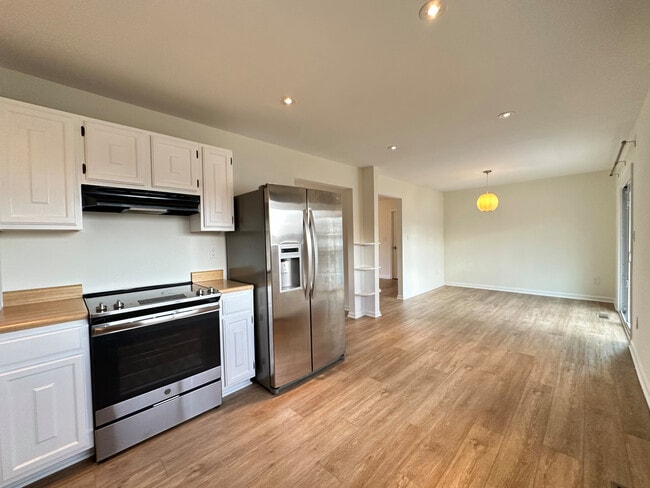 Building Photo - 310 Azalia Dr