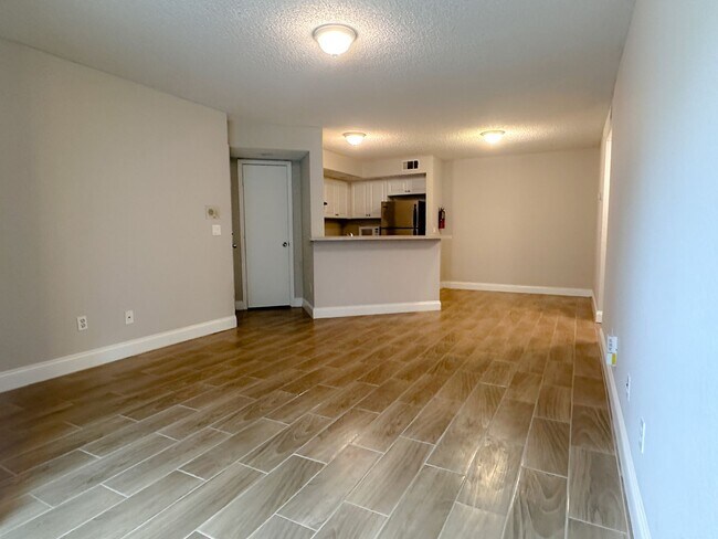 Building Photo - Venetian Place - 416