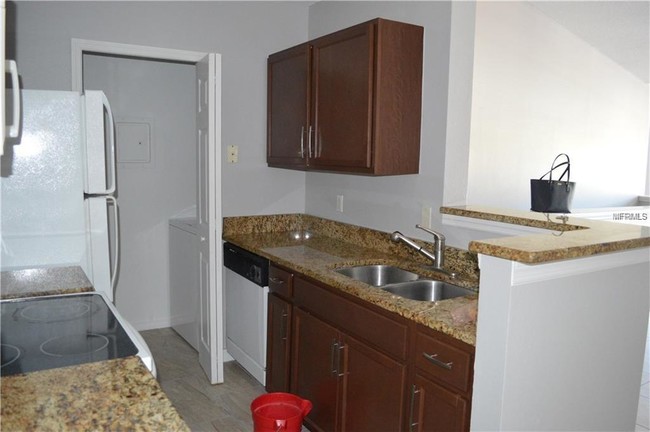Building Photo - 4360 S Kirkman Rd