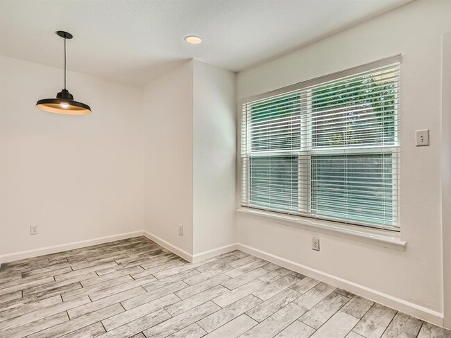 Building Photo - 6035 Bluebell Cir