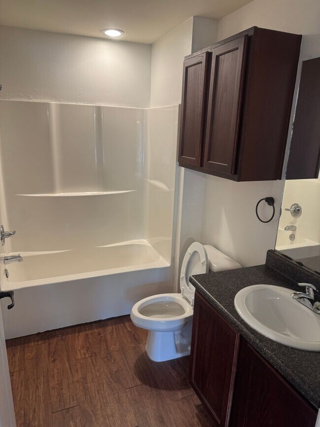Building Photo - 2515 Martin St