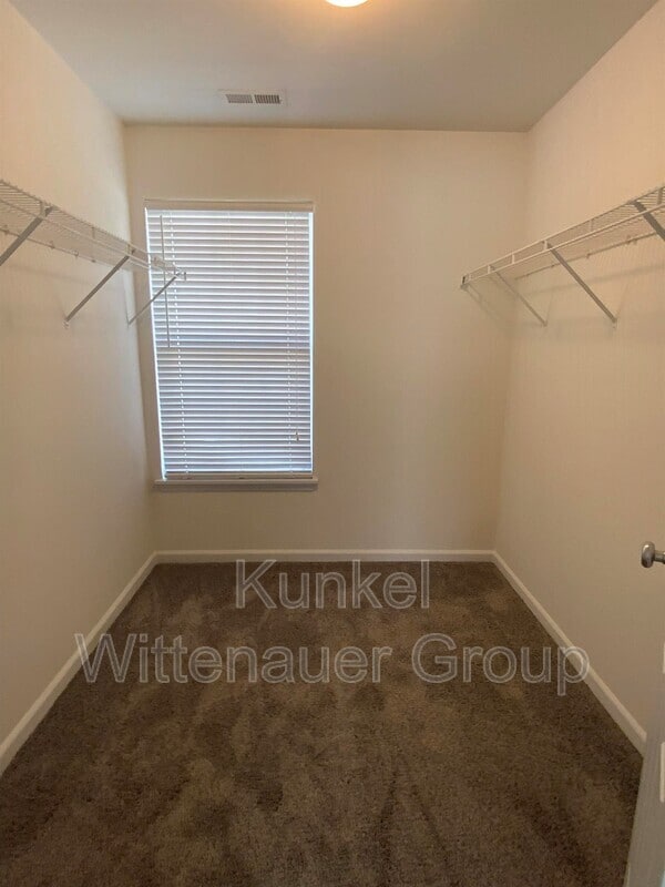 Building Photo - 2437 Larchmont Dr