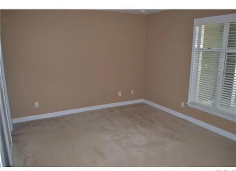 Building Photo - 1221 Westview Ln