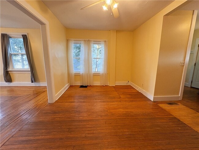 Building Photo - 136 Main St