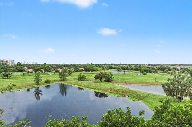 Building Photo - 3090 N Course Dr