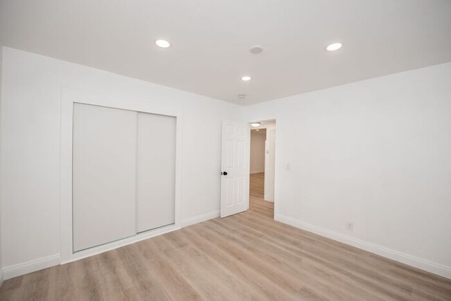 Building Photo - Mesa Verde | Recently Remodled 2 Bedroom A...