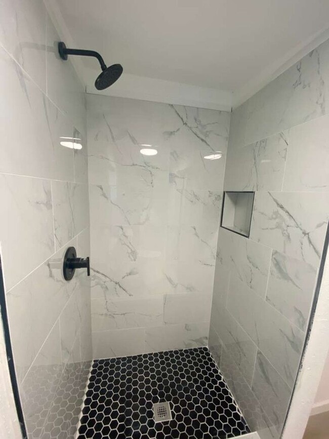 Building Photo - BEAUTIFUL HOME IN HOUSTON. MOVE IN READY!.