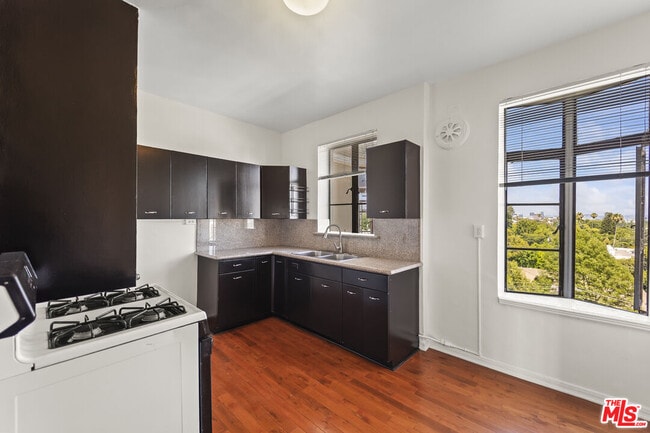 Building Photo - 1314 Hayworth Ave