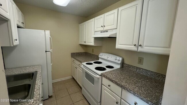 Building Photo - 3585 Sable Palm Ln