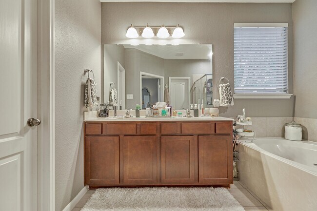 Building Photo - 204 Forest Peak Way