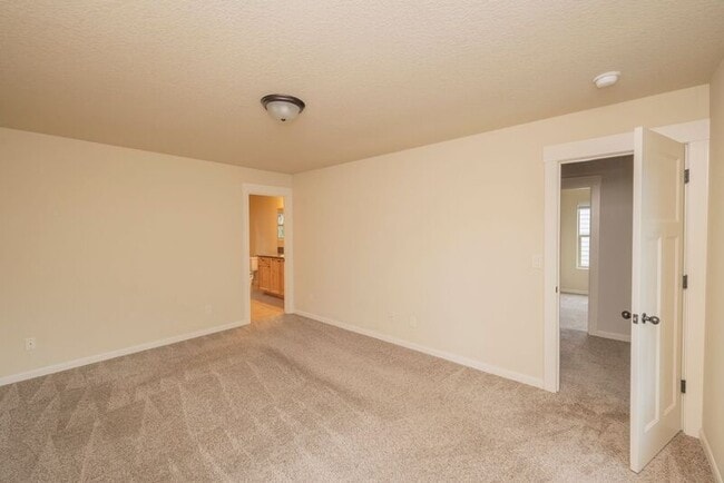 Building Photo - 14170 NE Flanders Ct