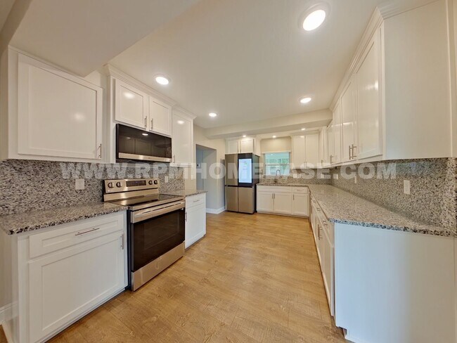 Building Photo - 147 Gillis Dr