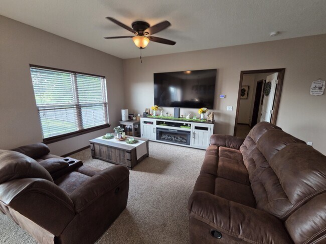 Building Photo - 4121 Mockingbird Ln
