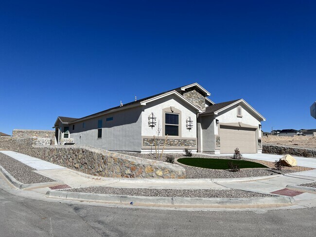 Building Photo - 12701 Iron Falls Dr