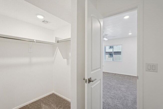 Building Photo - 12570 N Cotton Ln