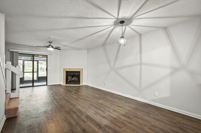 Building Photo - 8300 Plaza Gate Ln
