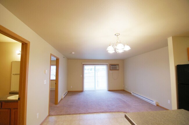Building Photo - Spacious 1 Bed 1 Bath with Laundry in Unit!