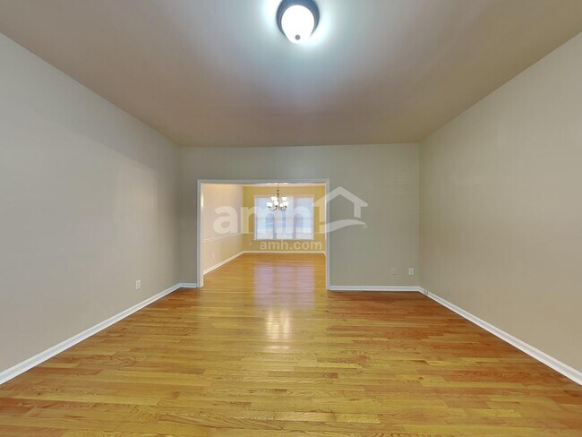 Building Photo - 3915 Red Hill Ct