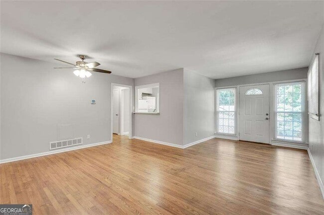 Building Photo - 799 Marstevan Dr NE