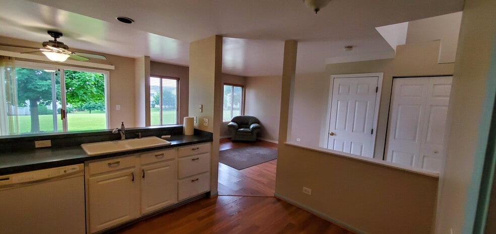 Building Photo - 1522 Meadowsedge Ln