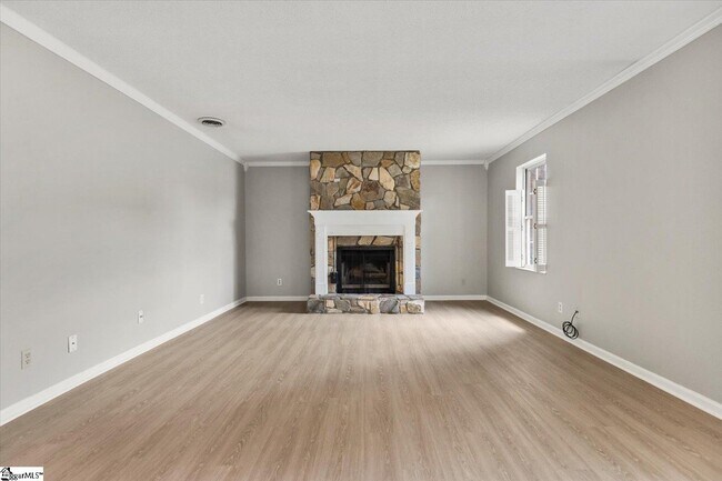 Building Photo - 97 Jamestowne Way