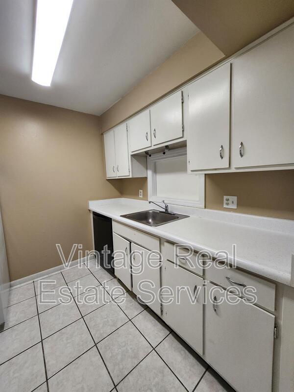 Building Photo - 9209 Tudor Dr