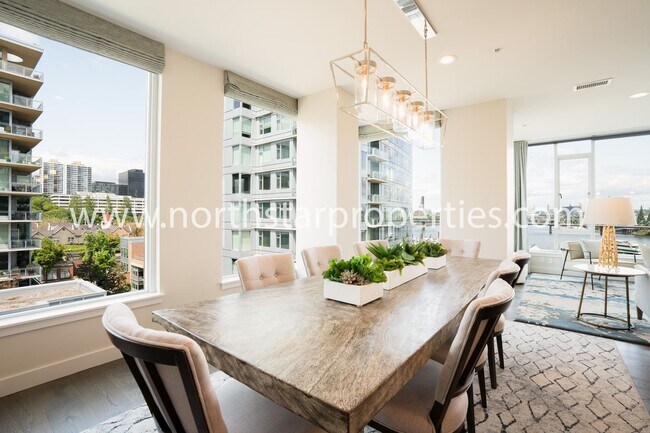 Building Photo - Unobstructed Views at The Strand