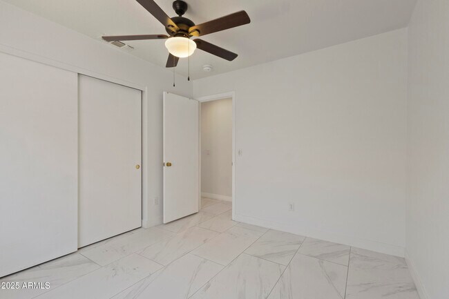 Building Photo - 836 W Cooley Dr