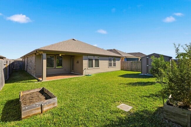 Building Photo - 3935 Country Club Dr