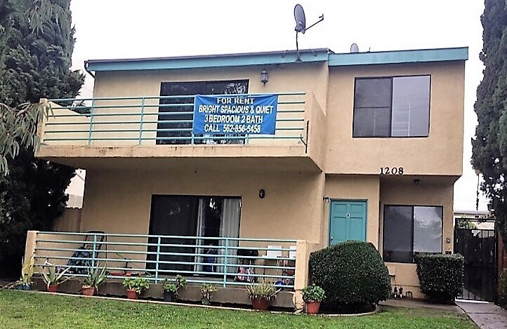 Building Photo - 1208 Roswell Ave