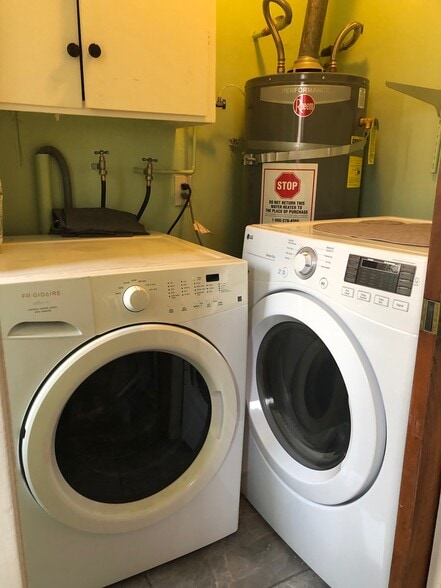 washer & dryer - 4111 Wade St