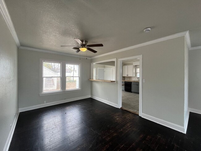 Building Photo - HOUSING VOUCHERS ACCEPTED